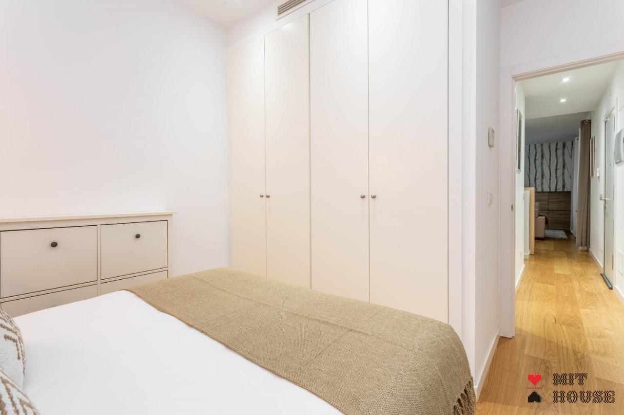 Mit House Ayala En Madrid Lägenhet Exteriör bild